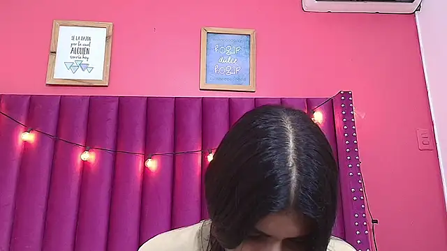 littlee emilyy  online show from 01/23/25, 09:08