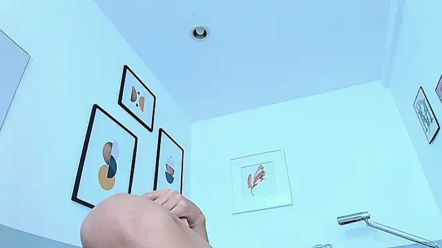 littlee emilyy  online show from 12/24/24, 08:27