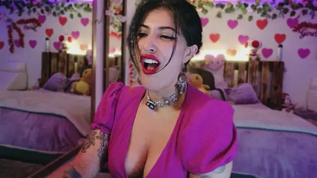 Snapshot of azahar__ziiz chatting on 06/10/26, 12:23 azahar ziiz online show from 06/10/26, 12:23