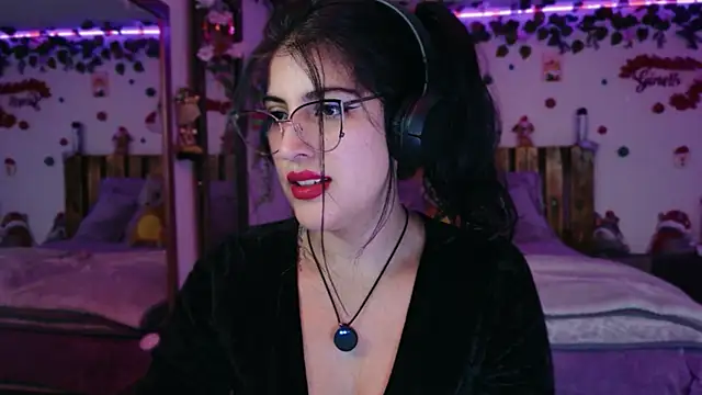 Snapshot of azahar__ziiz chatting on 12/21/25, 08:09 azahar ziiz online show from 12/21/25, 08:09