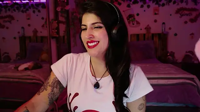 Snapshot of azahar__ziiz chatting on 12/20/25, 09:06 azahar ziiz online show from 12/20/25, 09:06