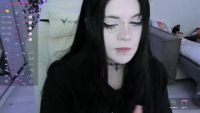 Snapshot of SelenaCute chatting on 10/17/25, 05:33 SelenaCute online show from 10/17/25, 05:33