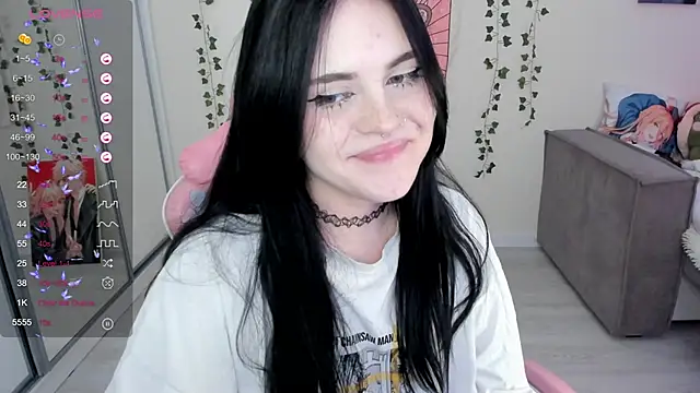 Snapshot of SelenaCute chatting on 02/03/25, 08:13 SelenaCute online show from 02/03/25, 08:13