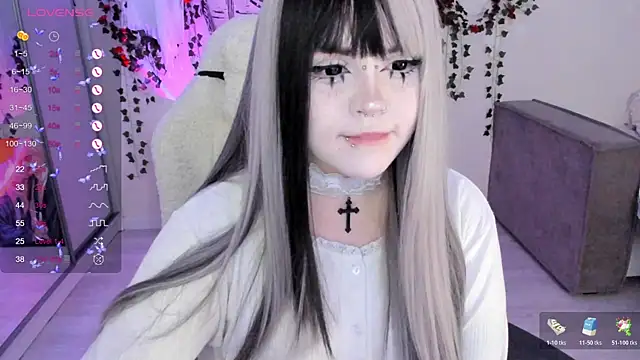 SelenaCute online show from 11/04/25, 11:58