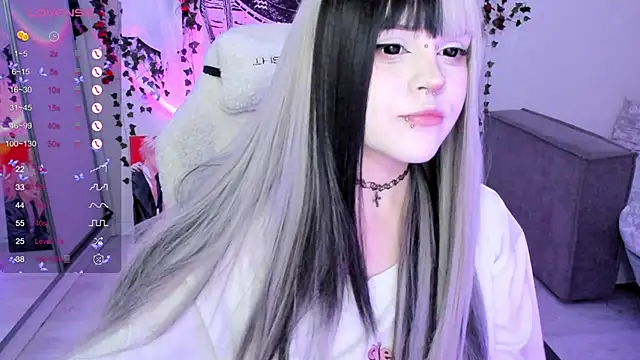 SelenaCute online show from 11/23/25, 12:04