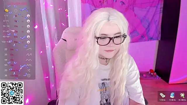 Snapshot of SelenaCute chatting on 04/27/26, 10:02 SelenaCute online show from 04/27/26, 10:02