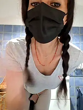 Snapshot of Silvia_Zeno chatting on 10/13/25, 05:47 Silvia Zeno online show from 10/13/25, 05:47