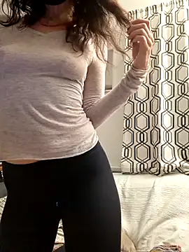 Snapshot of Silvia_Zeno chatting on 10/18/25, 06:10 Silvia Zeno online show from 10/18/25, 06:10