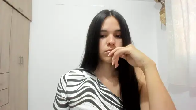 Hana Zurah online show from 10/29/25, 10:42