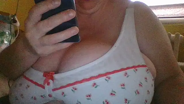 Nataliesbestjuggs online show from 11/08/25, 10:08