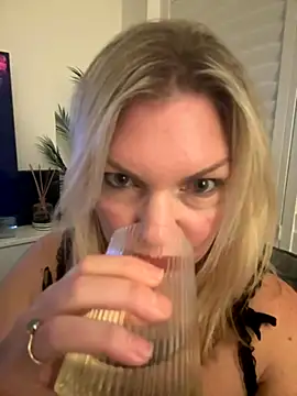 Snapshot of sedymilf chatting on 10/09/25, 11:27 sedymilf online show from 10/09/25, 11:27