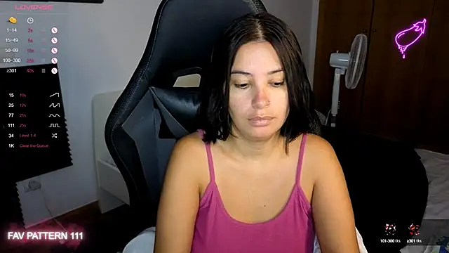Snapshot of AnnaQueen chatting on 09/26/25, 02:18 AnnaQueen online show from 09/26/25, 02:18