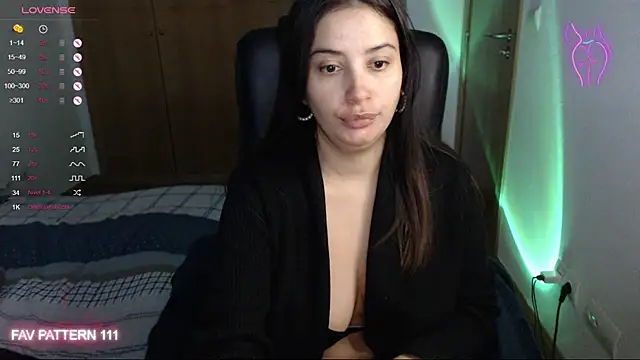 Snapshot of AnnaQueen chatting on 01/14/25, 06:56 AnnaQueen online show from 01/14/25, 06:56