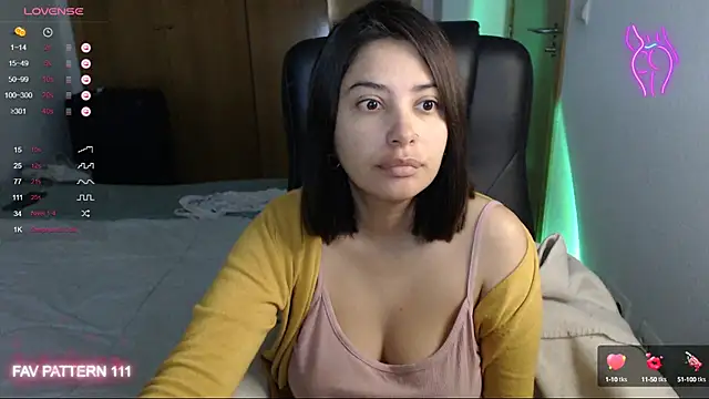 Snapshot of AnnaQueen chatting on 02/14/25, 02:50 AnnaQueen online show from 02/14/25, 02:50