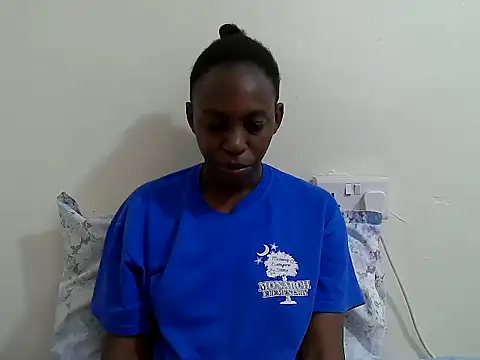Snapshot of lizbela1 chatting on 10/16/25, 10:23 lizbela1 online show from 10/16/25, 10:23