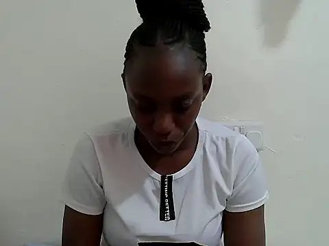 Snapshot of lizbela1 chatting on 10/24/25, 01:21 lizbela1 online show from 10/24/25, 01:21