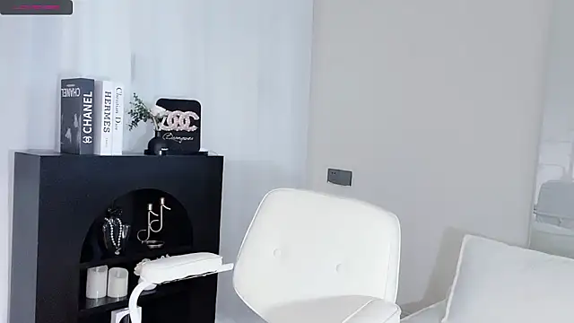 lvy-w online show from 11/11/25, 05:13