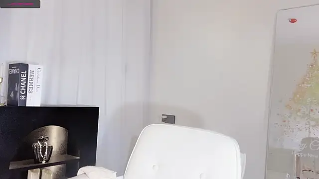 lvy-w online show from 12/15/25, 12:33