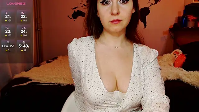 Snapshot of missgenevaonceagain_ chatting on 02/19/25, 11:04 missgenevaonceagain online show from 02/19/25, 11:04