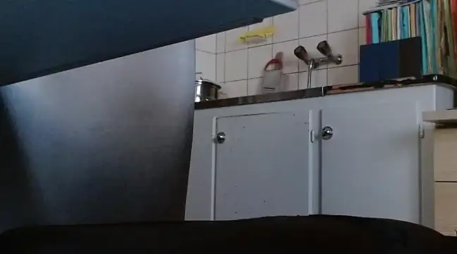 Snapshot of cover_boy chatting on 02/26/25, 03:43 cover boy online show from 02/26/25, 03:43