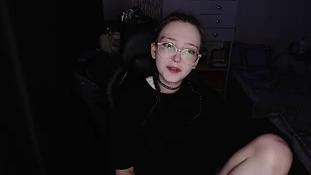 Snapshot of AmeliaKamishiro chatting on 11/17/25, 01:31 AmeliaKamishiro online show from 11/17/25, 01:31