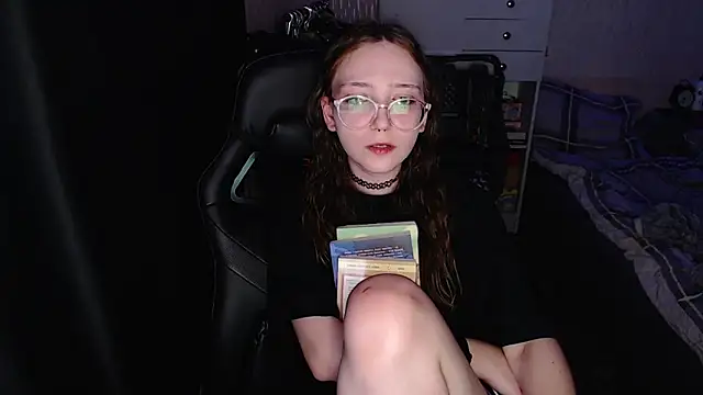 Snapshot of AmeliaKamishiro chatting on 11/17/25, 02:21 AmeliaKamishiro online show from 11/17/25, 02:21