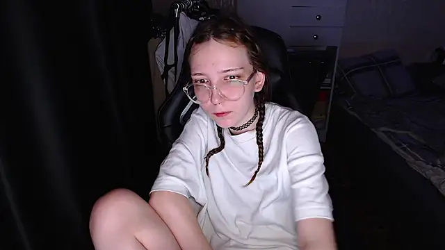 Snapshot of AmeliaKamishiro chatting on 11/24/25, 02:33 AmeliaKamishiro online show from 11/24/25, 02:33