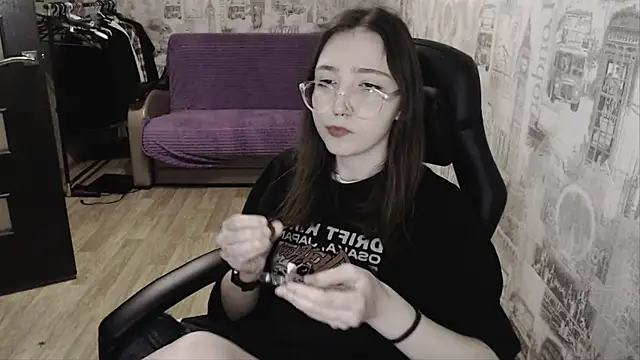 Snapshot of AmeliaKamishiro chatting on 01/18/25, 01:18 AmeliaKamishiro online show from 01/18/25, 01:18