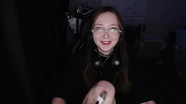 Snapshot of AmeliaKamishiro chatting on 12/14/25, 06:46 AmeliaKamishiro online show from 12/14/25, 06:46