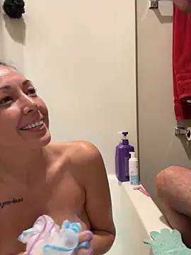 Snapshot of MnM4ever chatting on 11/01/25, 08:30 MnM4ever online show from 11/01/25, 08:30