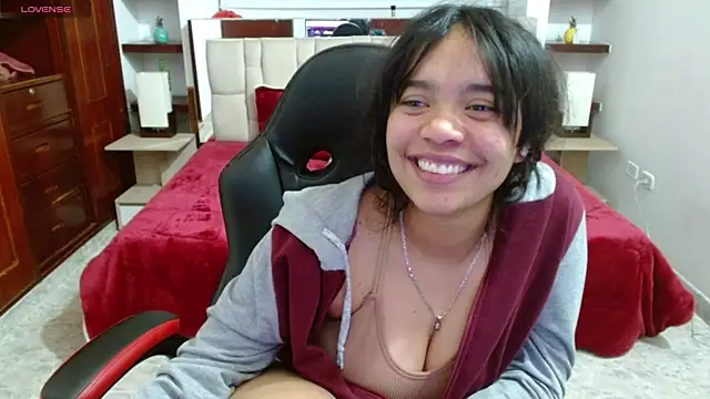 Snapshot of laureentt_ chatting on 03/14/25, 09:14 laureentt online show from 03/14/25, 09:14