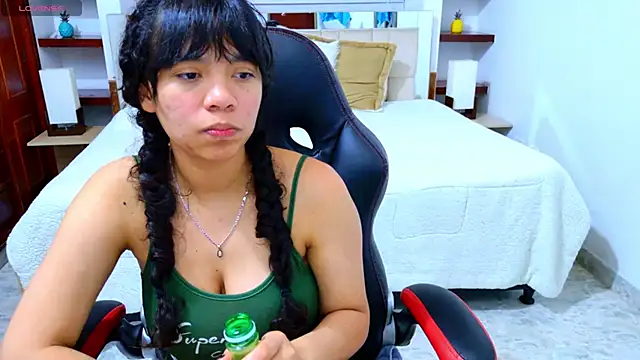 laureentt  online show from 12/16/25, 07:40