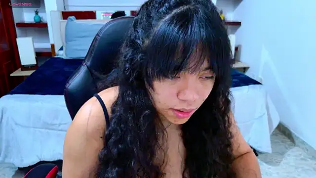 laureentt  online show from 10/23/25, 03:05