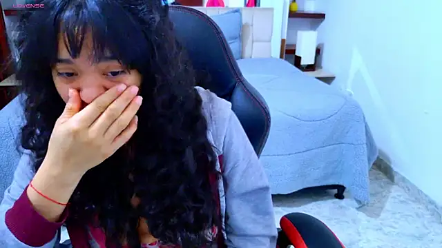 laureentt  online show from 11/13/25, 03:32