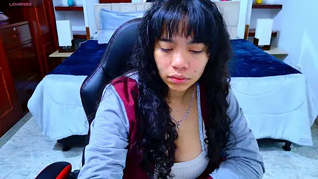 laureentt  online show from 11/21/25, 03:16