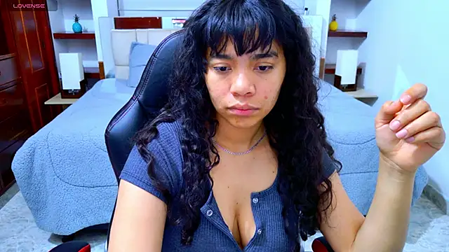 laureentt  online show from 11/12/25, 03:10