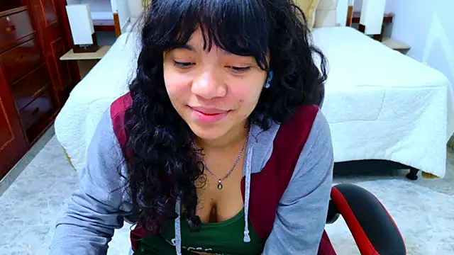 laureentt  online show from 12/17/25, 07:46