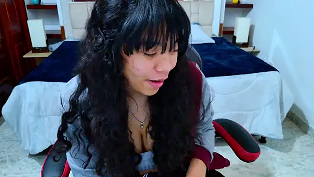 Snapshot of laureentt_ chatting on 10/18/25, 03:41 laureentt online show from 10/18/25, 03:41