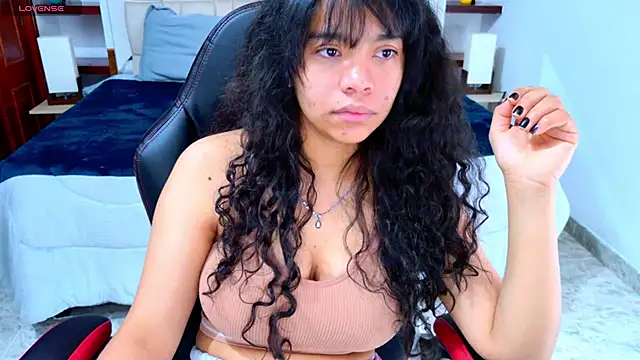 laureentt  online show from 10/21/25, 03:06