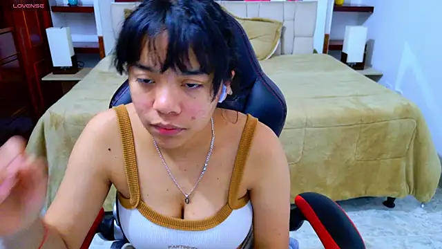 laureentt  online show from 11/29/25, 07:36