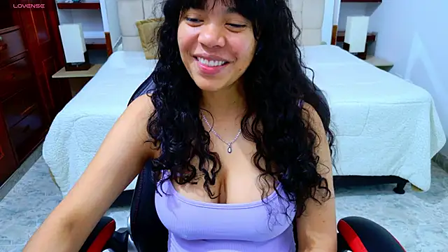 laureentt  online show from 12/18/25, 03:11