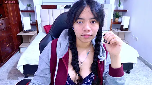 Snapshot of laureentt_ chatting on 09/09/25, 03:05 laureentt online show from 09/09/25, 03:05