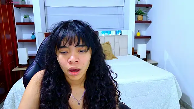 laureentt  online show from 12/19/25, 03:10