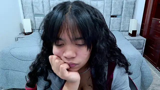 laureentt  online show from 02/25/26, 03:18