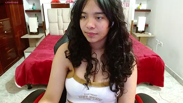 Snapshot of laureentt_ chatting on 02/28/25, 03:26 laureentt online show from 02/28/25, 03:26