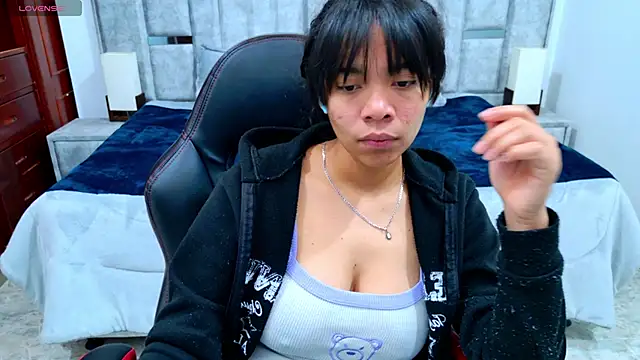 laureentt  online show from 02/03/26, 03:15