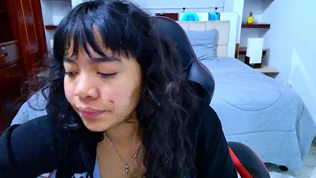 laureentt  online show from 11/01/25, 03:24