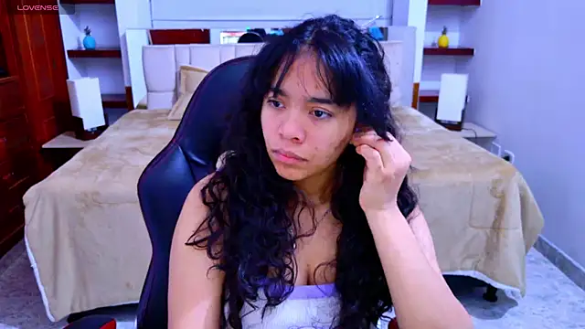 Snapshot of laureentt_ chatting on 10/07/25, 03:18 laureentt online show from 10/07/25, 03:18