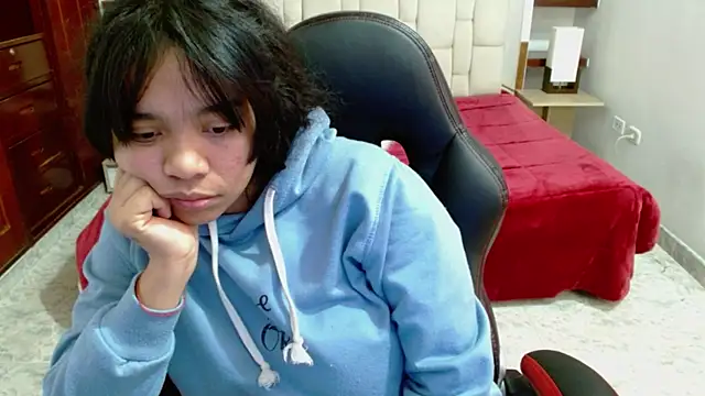 Snapshot of laureentt_ chatting on 03/12/25, 06:18 laureentt online show from 03/12/25, 06:18