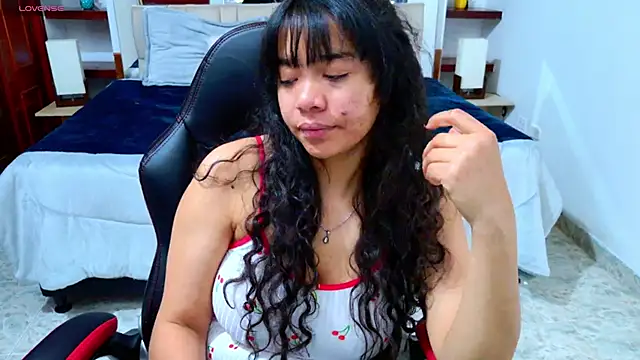 laureentt  online show from 10/22/25, 03:06